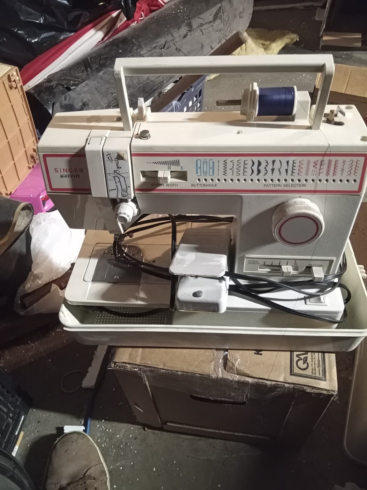 Singer 4552 Merritt Sewing Machine with Foot Pedal, Portable Vintage, Patterns - Image 1