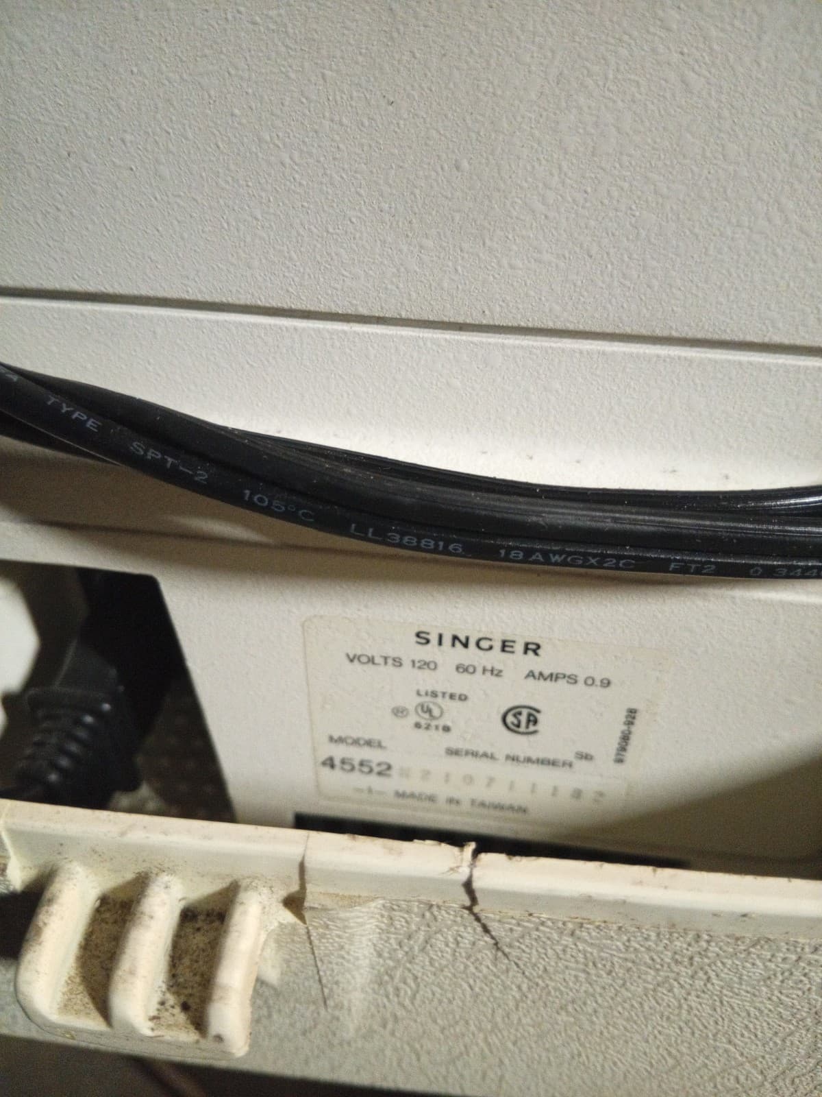 Singer 4552 Merritt Sewing Machine with Foot Pedal, Portable Vintage, Patterns - Thumbnail 4