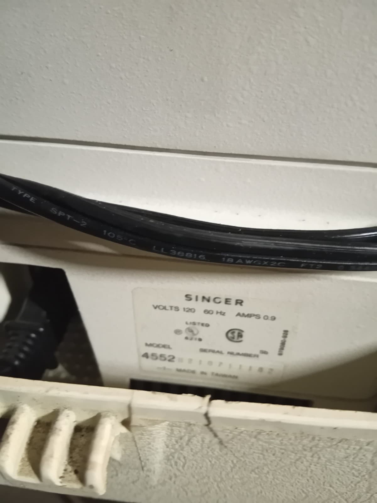 Singer 4552 Merritt Sewing Machine with Foot Pedal, Portable Vintage, Patterns - Thumbnail 3