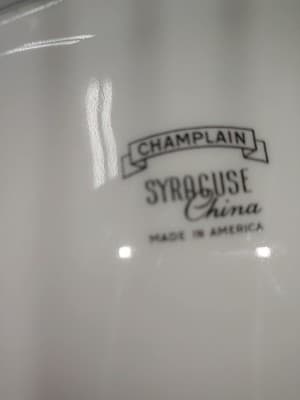 Syracuse China CHAMPLAIN Gravy Boat & Attached Underplate - Gold Swirl Leaf - Thumbnail 7