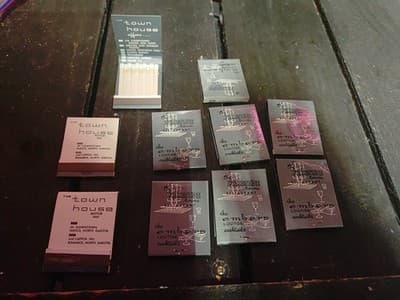 Vintage Lot 10 Town House Motor Inn Matchbooks ND Fargo Bismarck UNSTRUCK Full - Image 1