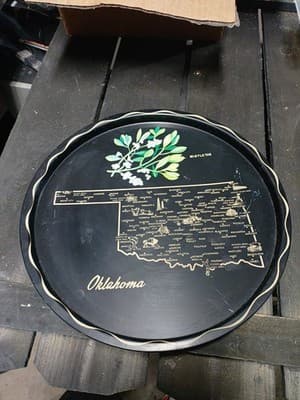 VINTAGE OKLAHOMA STATE ROUND BLACK METAL SOUVENIR SERVING TRAY PLATTER USA 11" - Image 1