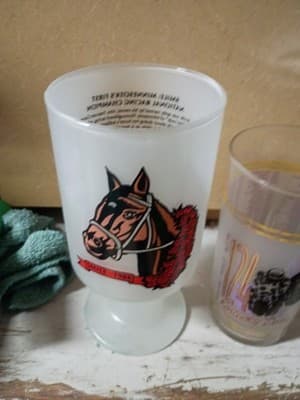 Vintage Horse Racing Glass Lot of 4 - 1986 Smile Breeders’ Cup & Kentucky Derby - Thumbnail 3