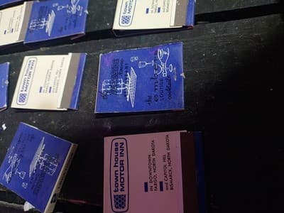 Lot of 18 Vintage Town House Motor Inn Matchbooks Bismarck Fargo ND UNSTRUCK New - Thumbnail 3