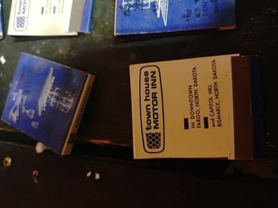 Lot of 18 Vintage Town House Motor Inn Matchbooks Bismarck Fargo ND UNSTRUCK New - Thumbnail 2