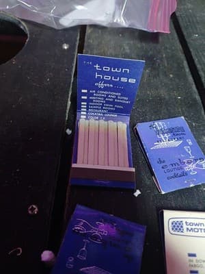 Lot of 18 Vintage Town House Motor Inn Matchbooks Bismarck Fargo ND UNSTRUCK New - Thumbnail 4