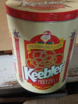Vintage Keebler Pretzel Tin - Ernie the Elf "Uncommonly Good" - Large 8" Can - Thumbnail 6