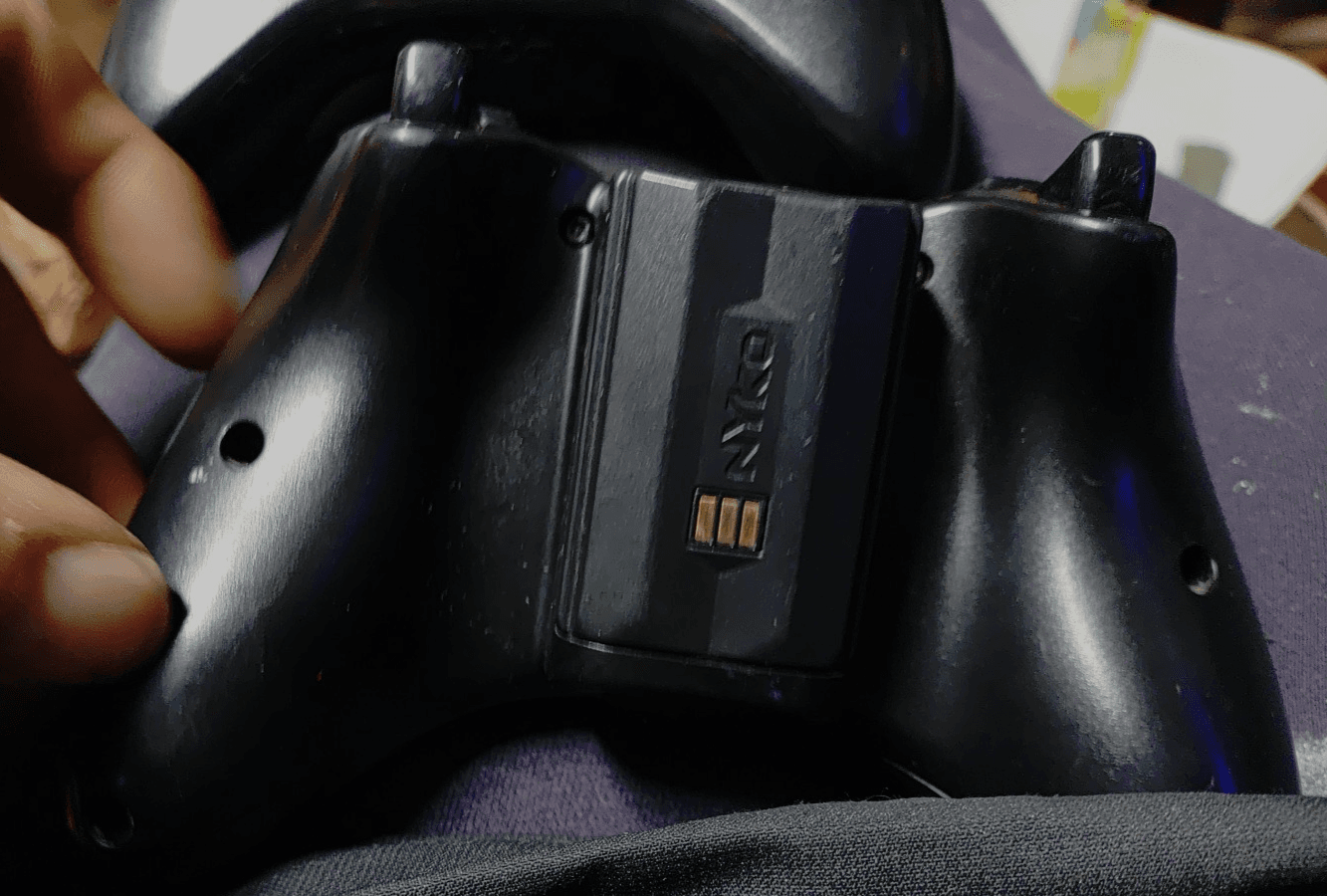 2 Original Microsoft Xbox 360 Wireless Controllers - Black - Thumbnail 3