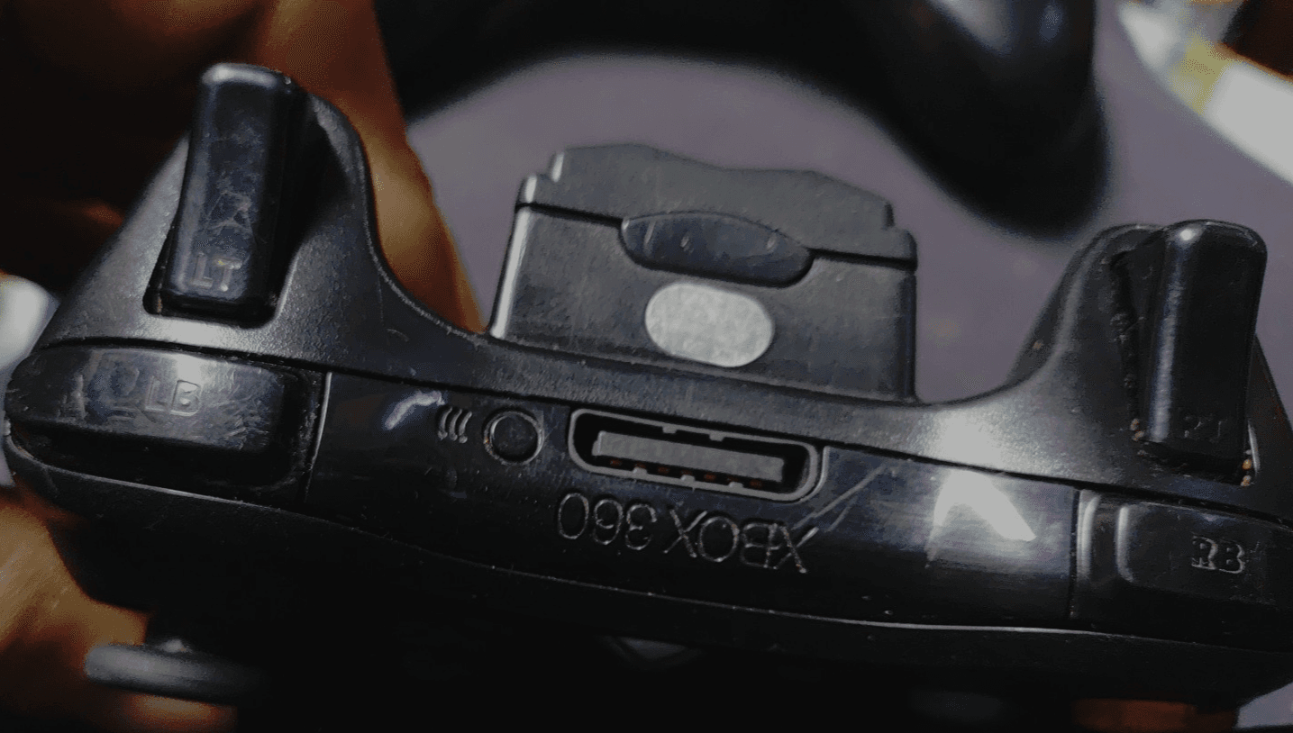 2 Original Microsoft Xbox 360 Wireless Controllers - Black - Thumbnail 2