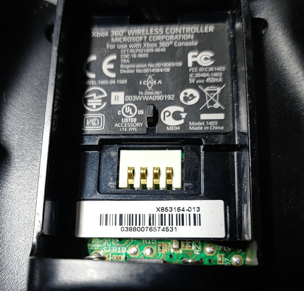 2 Original Microsoft Xbox 360 Wireless Controllers - Black - Thumbnail 4