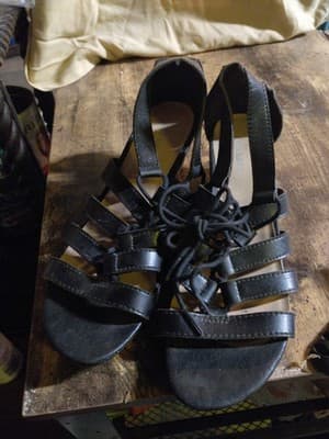 Old Navy Woman's Sandals Size 9 - Image 1