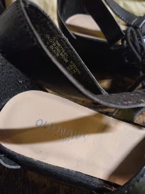 Old Navy Woman's Sandals Size 9 - Thumbnail 2