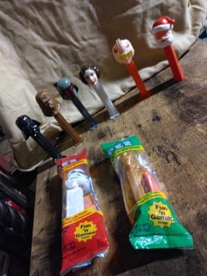 Lot Of 8 Pez Dispensers. 6 Of Them Are Star Wars - Image 1