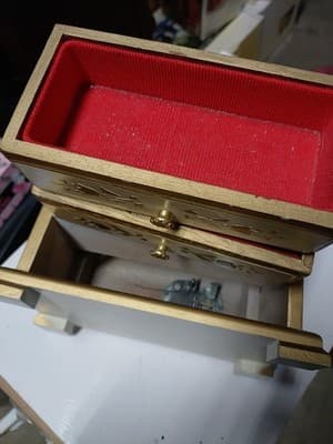 Vintage Gold‑Trimmed 2‑Drawer Jewelry Box with Wood‑Burned Floral Design – Cream - Thumbnail 4