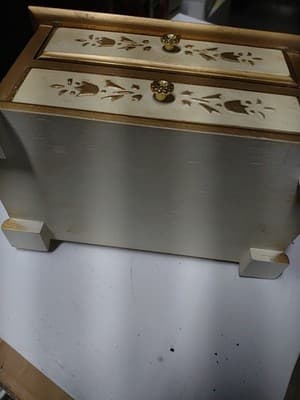 Vintage Gold‑Trimmed 2‑Drawer Jewelry Box with Wood‑Burned Floral Design – Cream - Thumbnail 6