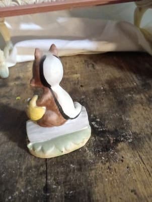 Squirrel Figurine 3D Flowers Tree Stump Ceramic Porcelain Hand Painted Taiwan -- - Thumbnail 2