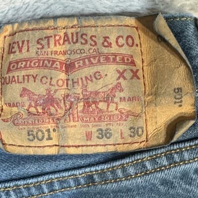 Vintage Levis 501 Jeans Mens 36x30 Blue Denim Straight Leg Button Fly Classic - Thumbnail 3