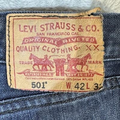 Levis 501 Jeans Mens 42x32 Blue Straight Leg Button Fly Denim Distressed Classic - Thumbnail 3