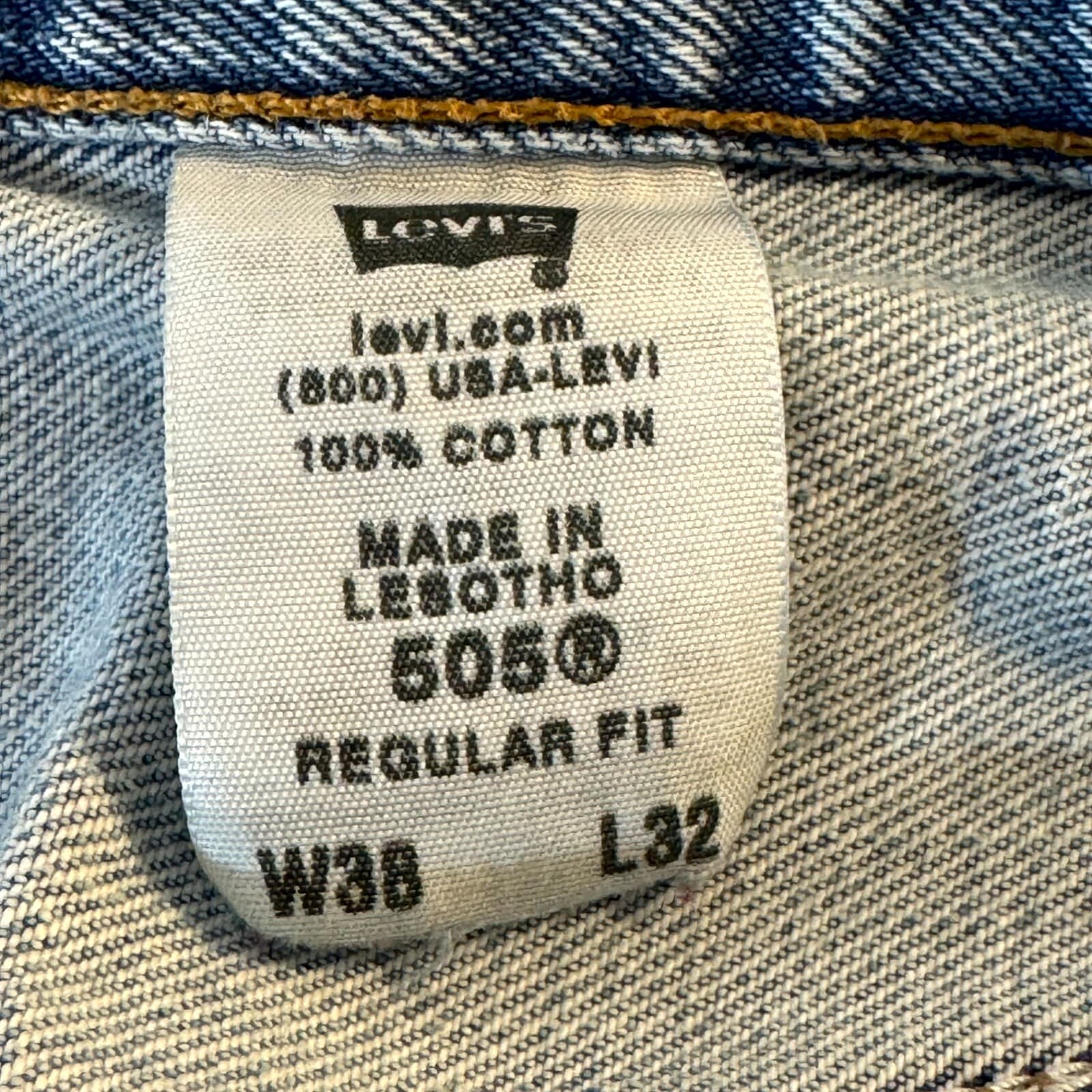 Vintage Levi's 505 Men's Jeans 38x32 Blue Denim Straight Leg Zip Fly - Thumbnail 6