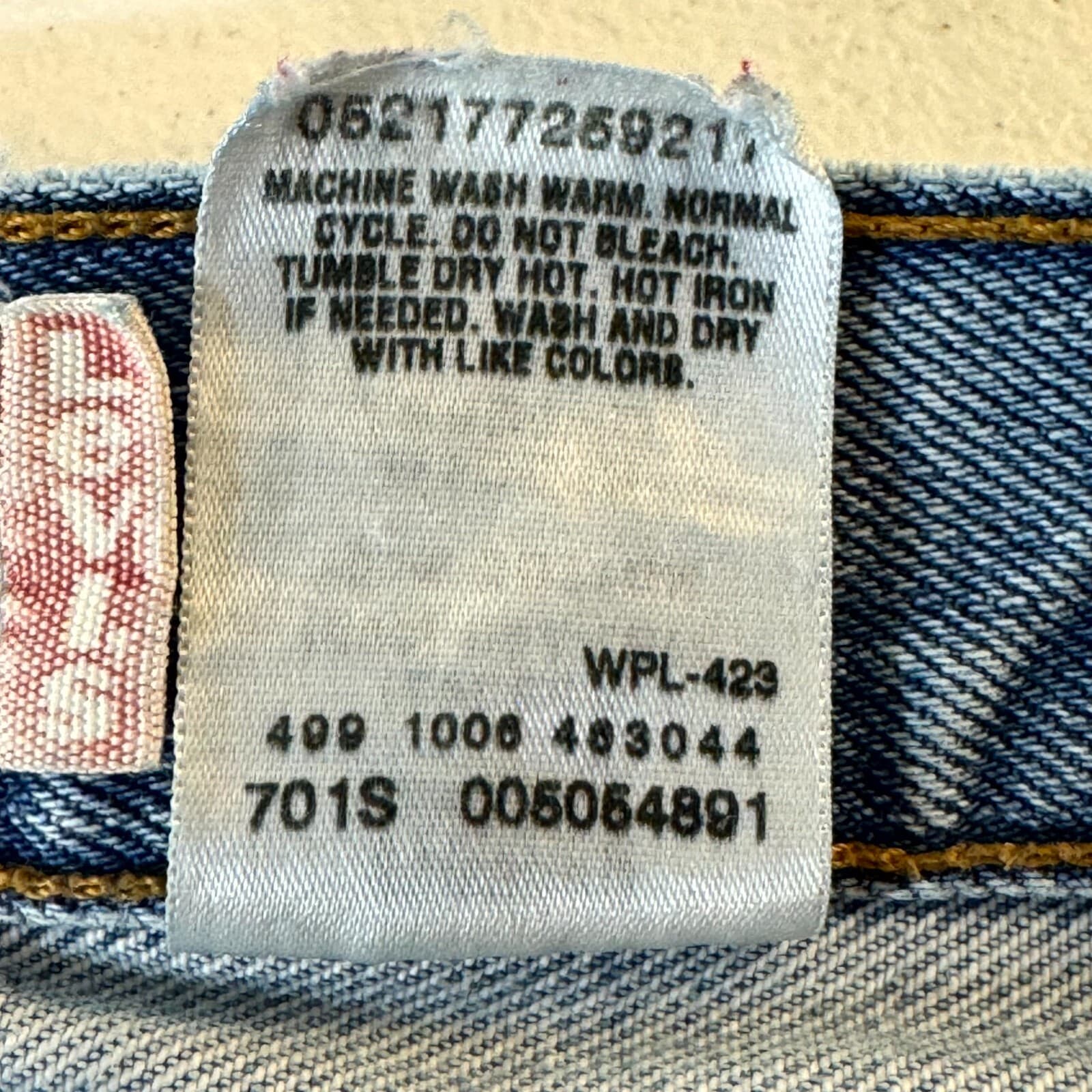 Vintage Levi's 505 Men's Jeans 38x32 Blue Denim Straight Leg Zip Fly - Thumbnail 7