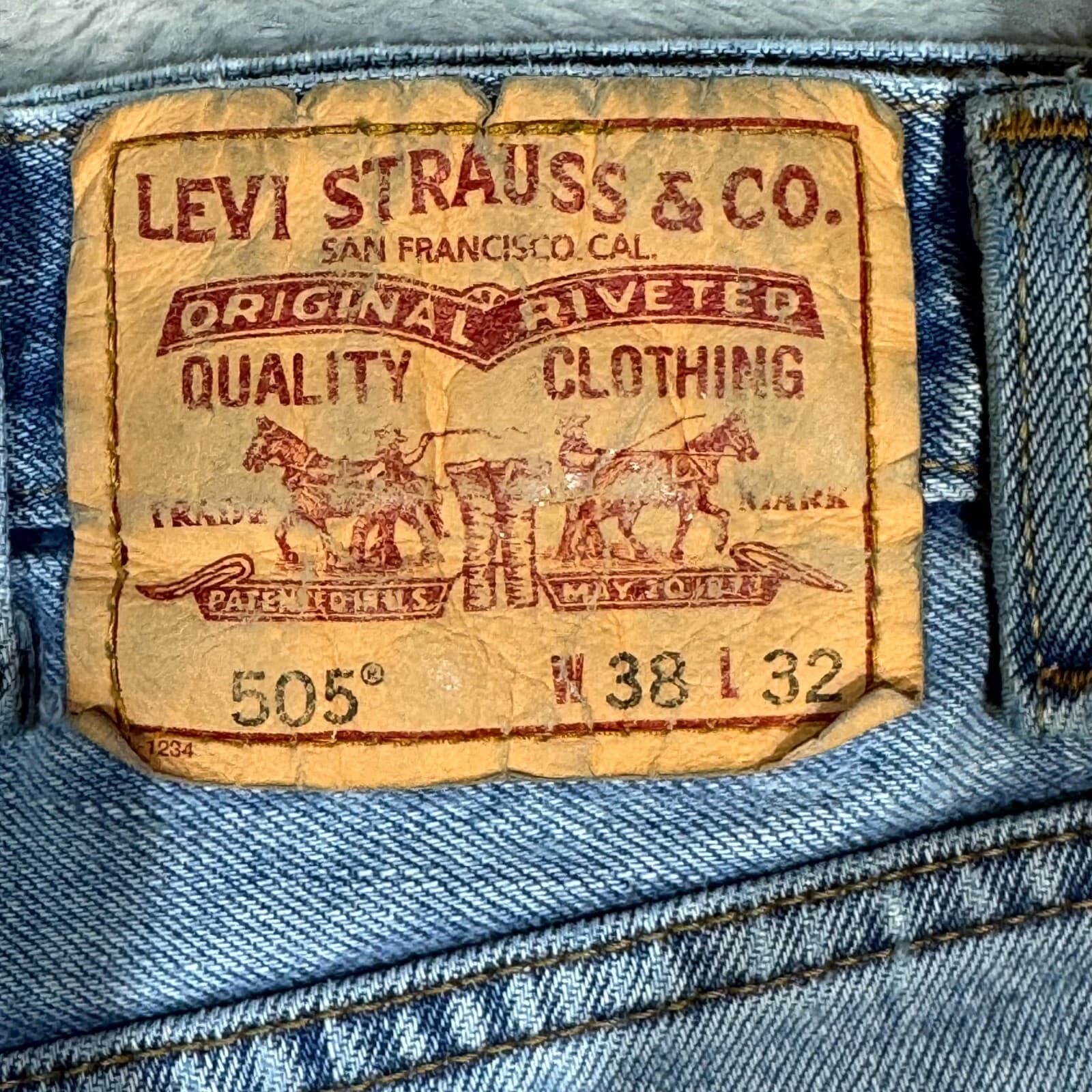 Vintage Levi's 505 Men's Jeans 38x32 Blue Denim Straight Leg Zip Fly - Thumbnail 5