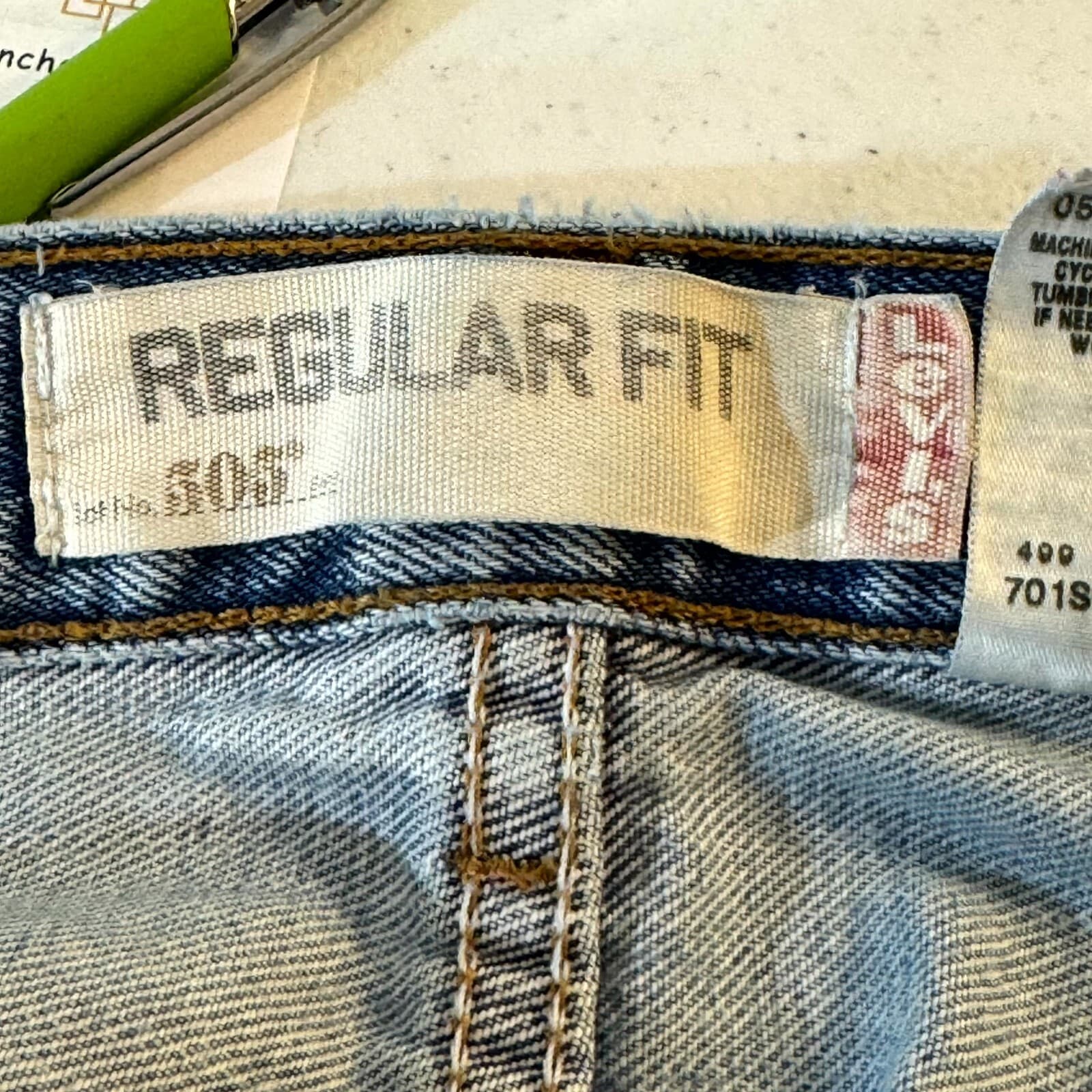 Vintage Levi's 505 Men's Jeans 38x32 Blue Denim Straight Leg Zip Fly - Thumbnail 9