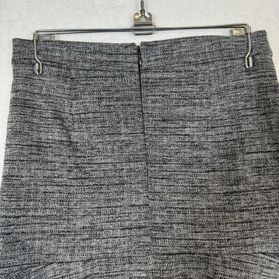 Banana Republic Gray Mini Skirt Size 0 – Ruffled Hem, Back Zipper W 157 - Thumbnail 6