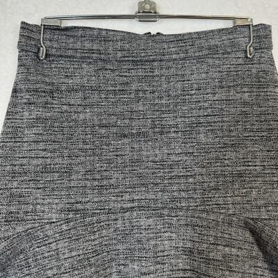 Banana Republic Gray Mini Skirt Size 0 – Ruffled Hem, Back Zipper W 157 - Thumbnail 4