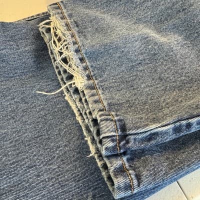 Levis 550 Jeans Mens 34x30 Blue Relaxed Tapered Fit Whiskered Distressed Denim - Thumbnail 8