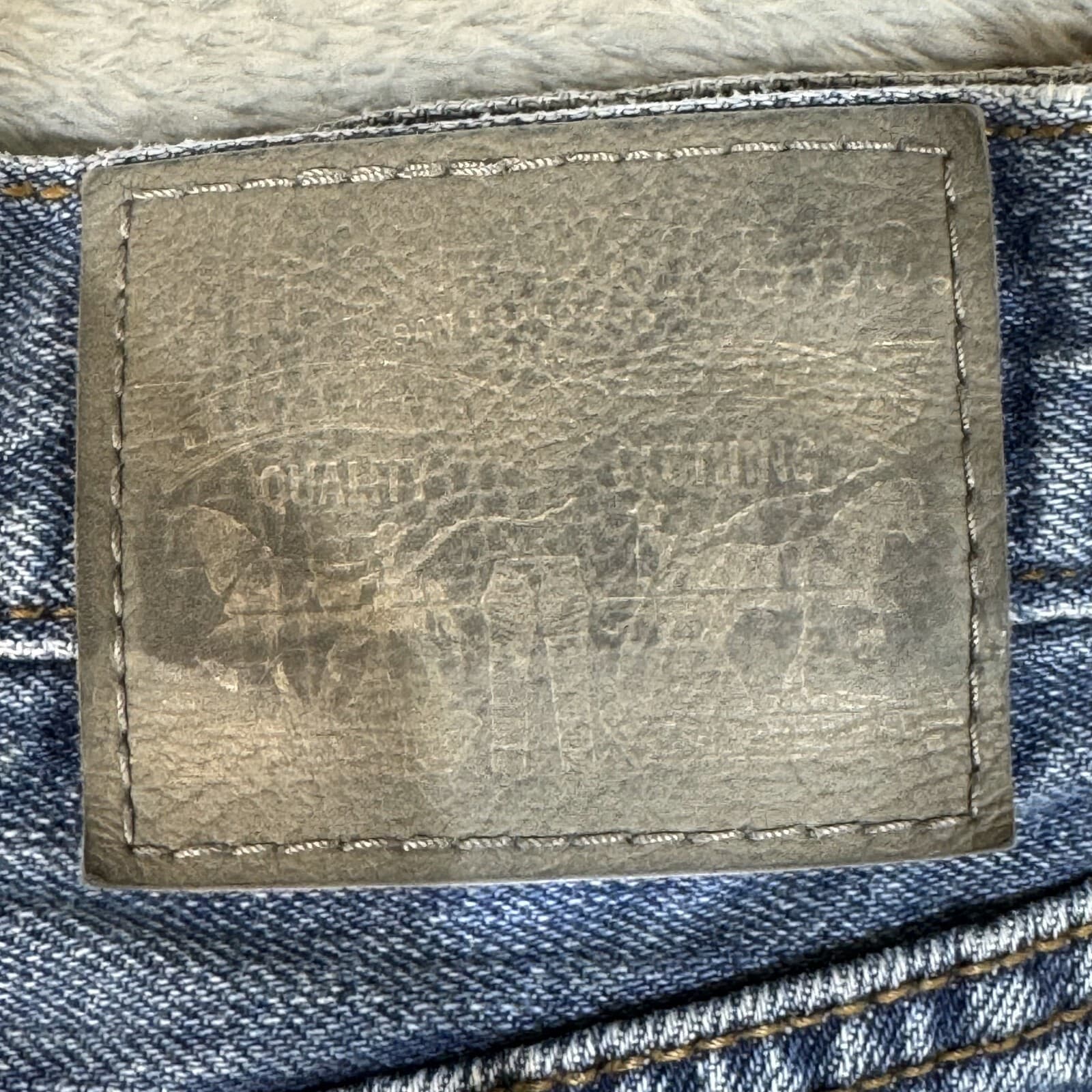 Levi's Women Jeans 28 Blue Denim Mid-Rise Button-Fly Original Straight Leg W531 - Thumbnail 4