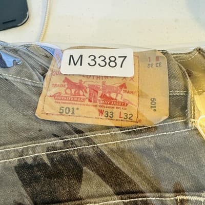 Levis 501 Jeans Mens 33x32 Black Dark Wash Straight Denim Button Fly Regular Fit - Thumbnail 15