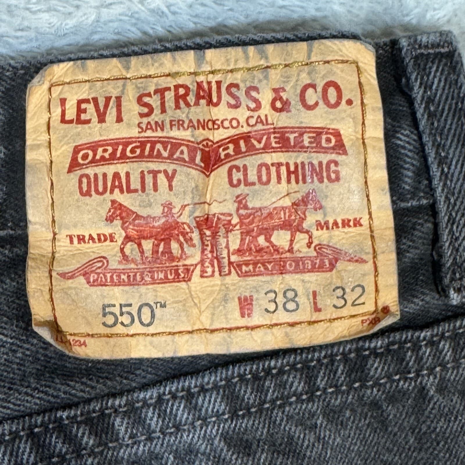 Levi's 550 Men's Jeans 38x32 Black Denim Mid-Rise Relaxed Fit Straight Fly Zip - Thumbnail 3