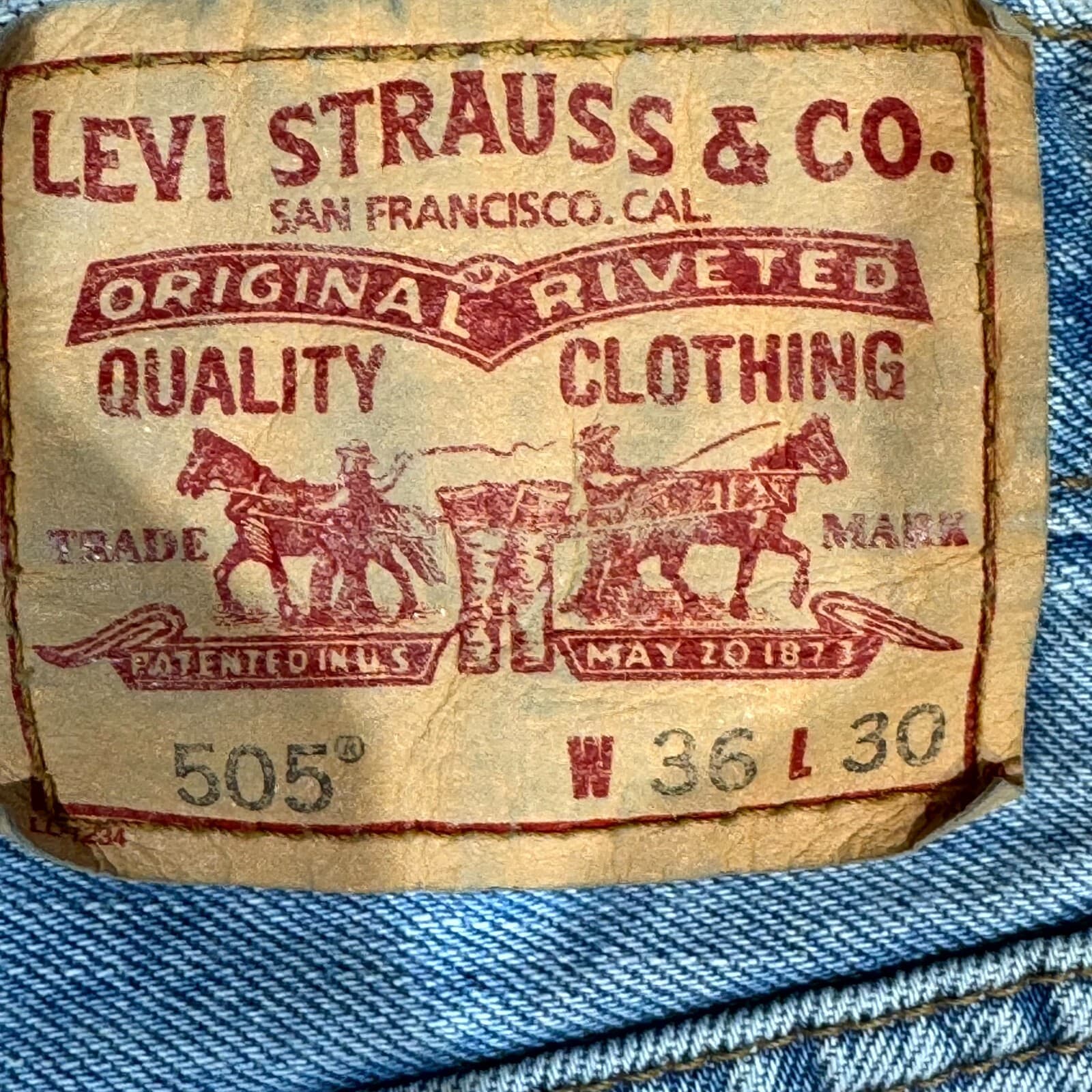Vintage Levi's 505 Jeans Mens 36x30 Blue Denim Regular Fit Mid Rise Zip Fly - Thumbnail 3