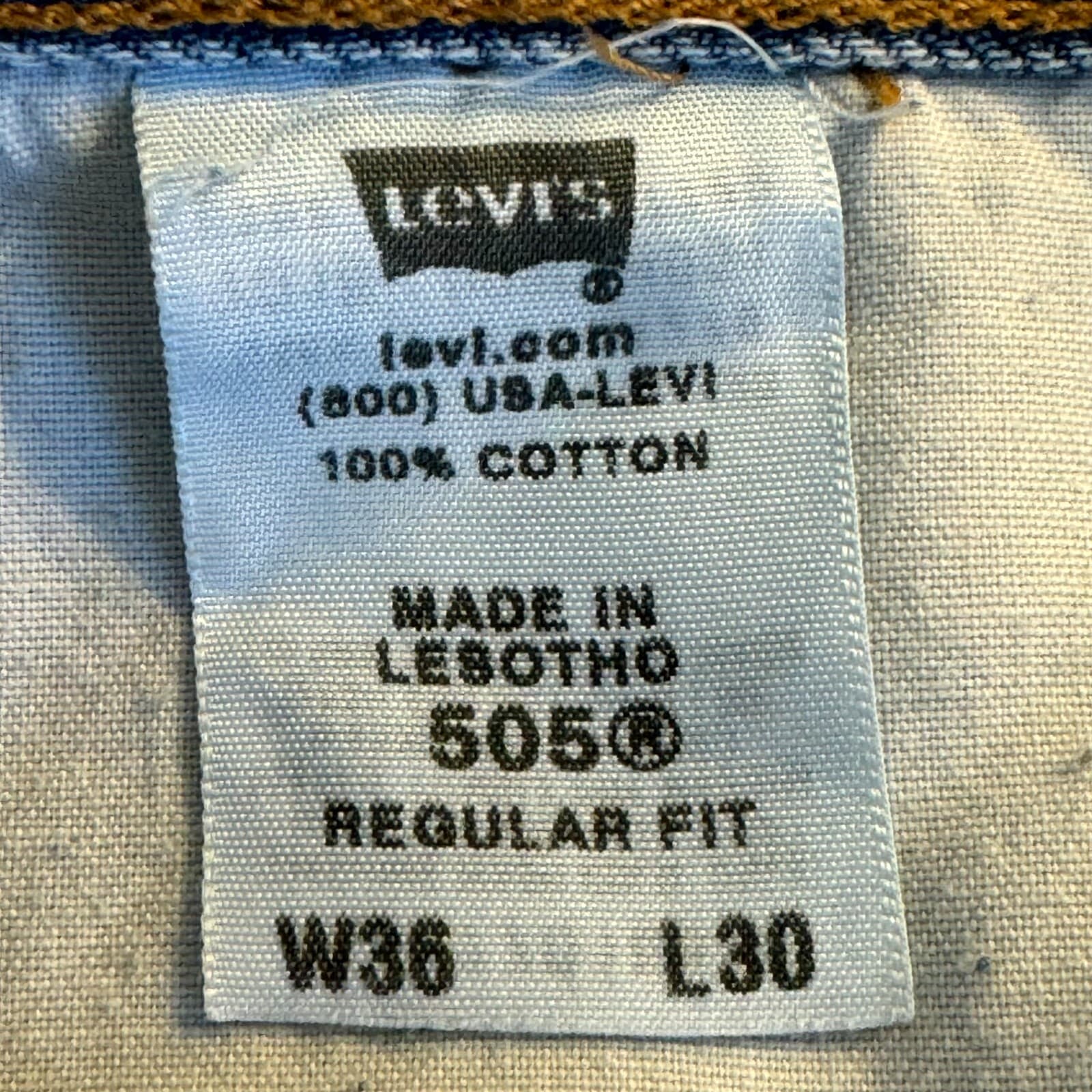 Vintage Levi's 505 Jeans Mens 36x30 Blue Denim Regular Fit Mid Rise Zip Fly - Thumbnail 4