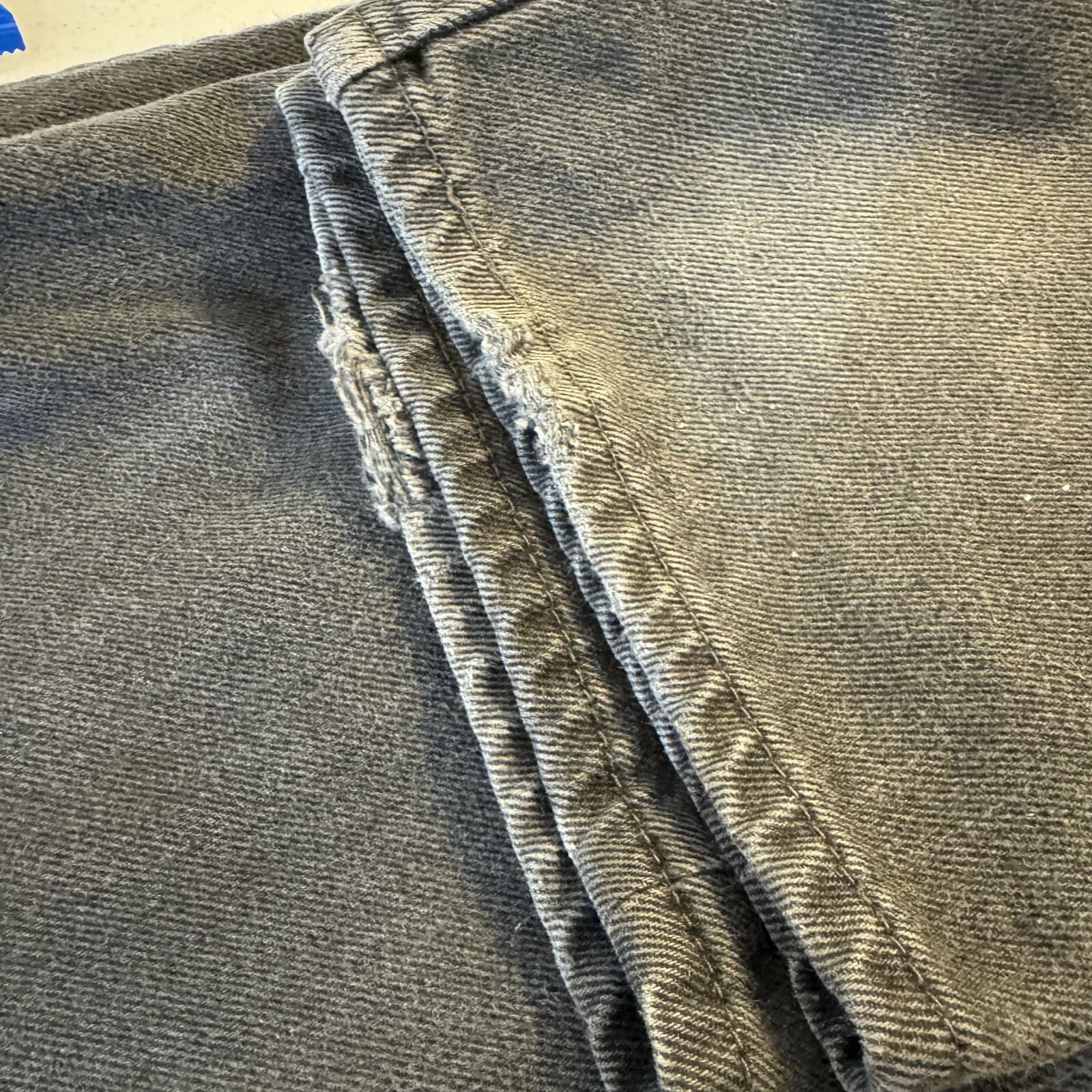 Levi's 550 Jeans Mens 42x30 Black Denim Relaxed Fit Tapered Leg Mid Rise Zip Fly - Thumbnail 5