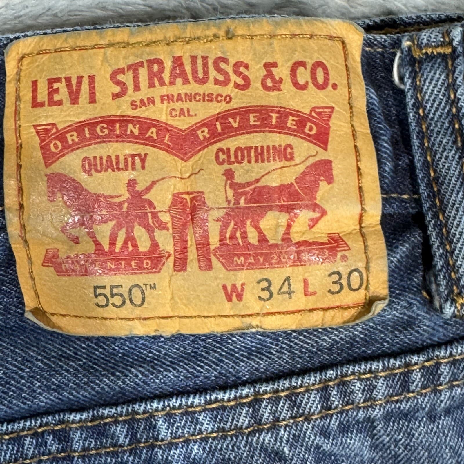 Levi's 550 Jeans Mens 34x30 Blue Denim Relaxed Fit Tapered Leg Mid Rise Zip Fly - Thumbnail 4
