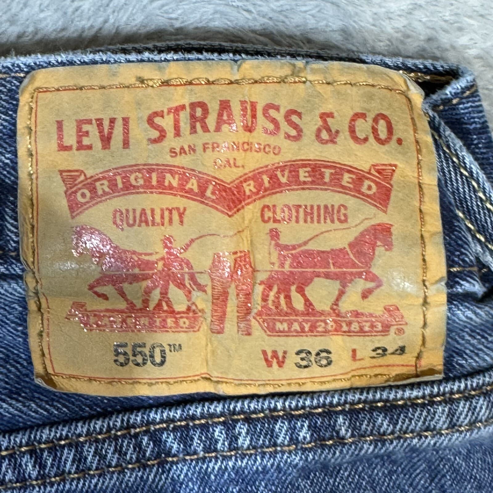 Levi's 550 Jeans Mens 36x34 Blue Denim Relaxed Fit Tapered Leg Mid Rise Zip Fly - Thumbnail 4