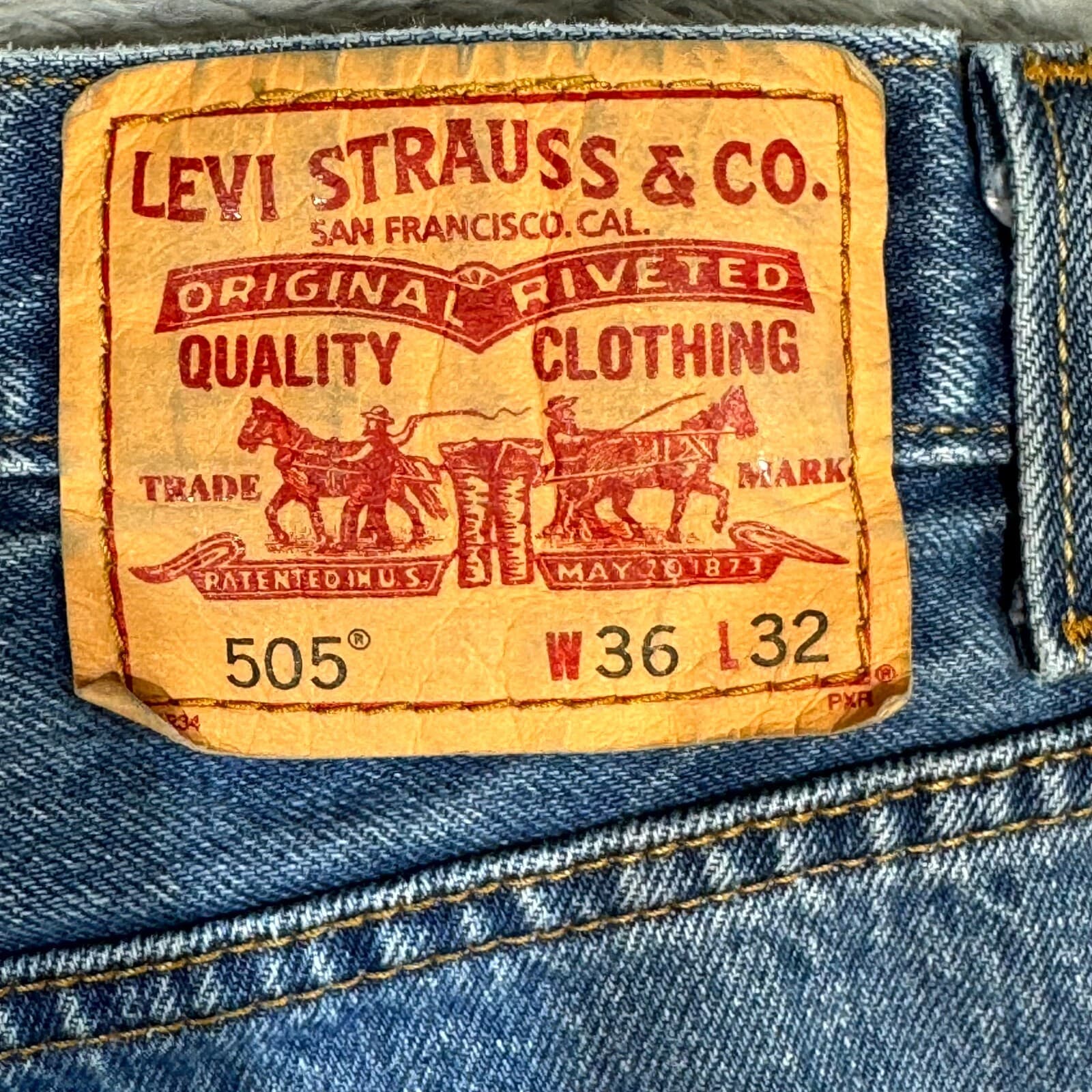 Vintage Levi's 505 Jeans Mens 36x32 Blue Denim Regular Fit Straight Leg Zip Fly - Thumbnail 3
