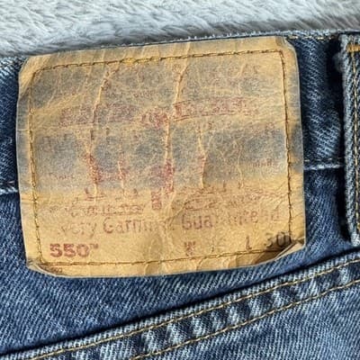 Vintage Levis 550 Jeans Mens 36x30 Blue Denim Relaxed Tapered Fit Whiskered 90s - Thumbnail 3