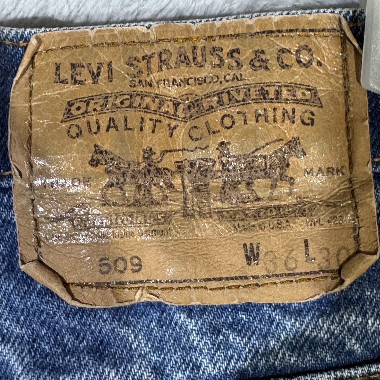 Vintage Levi’s 509 Jeans Men’s 36X30 Blue Denim Mid-Rise Straight Leg - Thumbnail 10