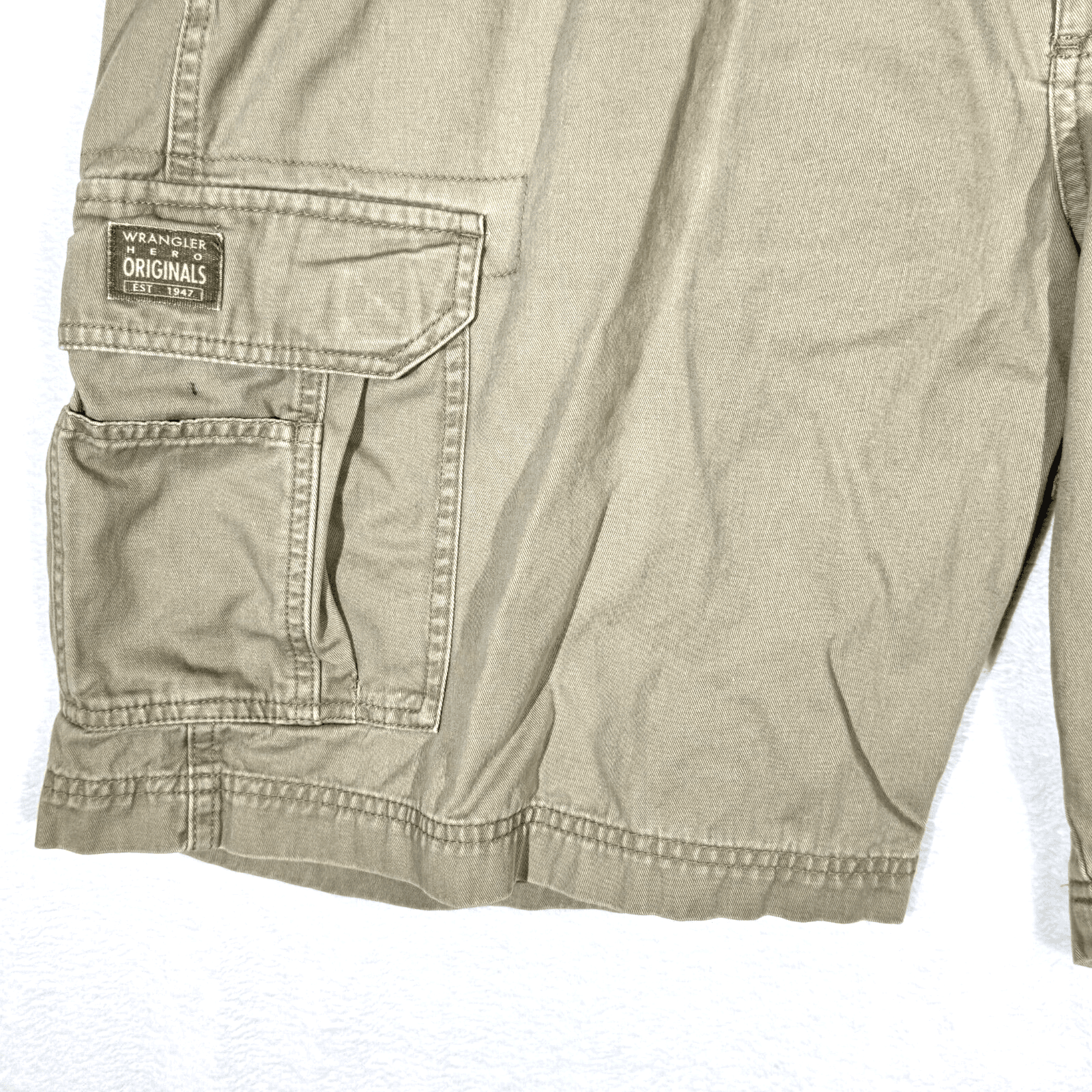 Wrangler Hero Shorts Men’s 40 Khaki Cargo 100% Cotton Outdoor Workwear Zip Fly - Thumbnail 3
