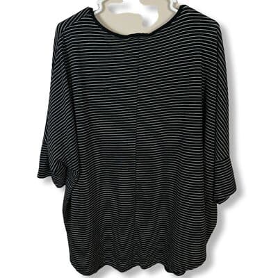Ava & Viv Women’s Plus‑Size 4X Black & White Striped Knit V‑Neck Blouse – Long S - Image 1