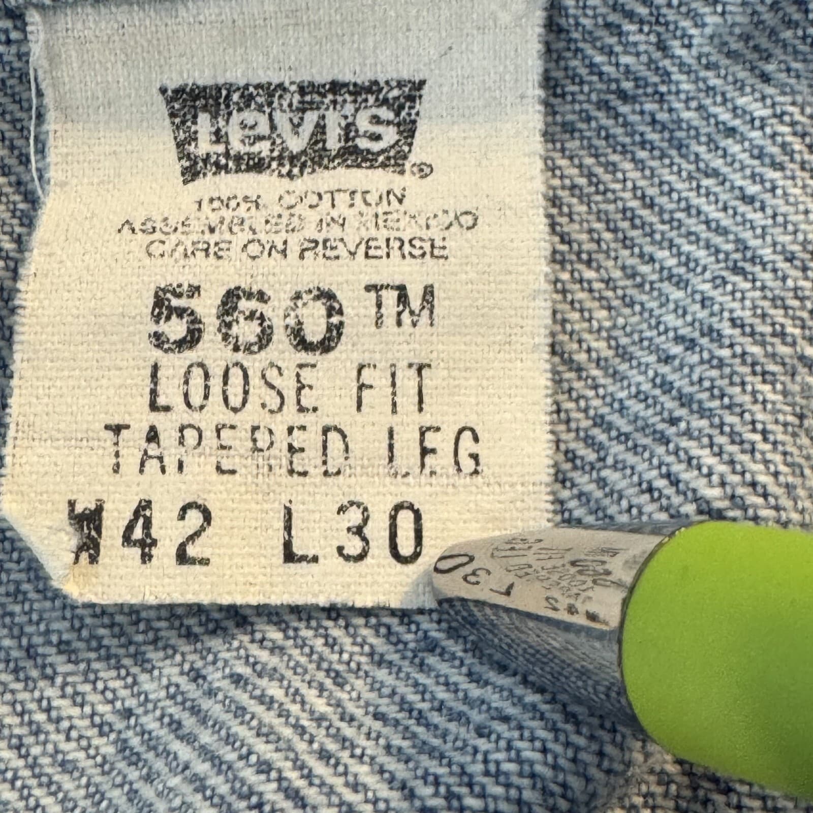 Vintage Levi's 560 Men's Jeans 42x30 Blue Denim Loose Tapered Leg - Thumbnail 5