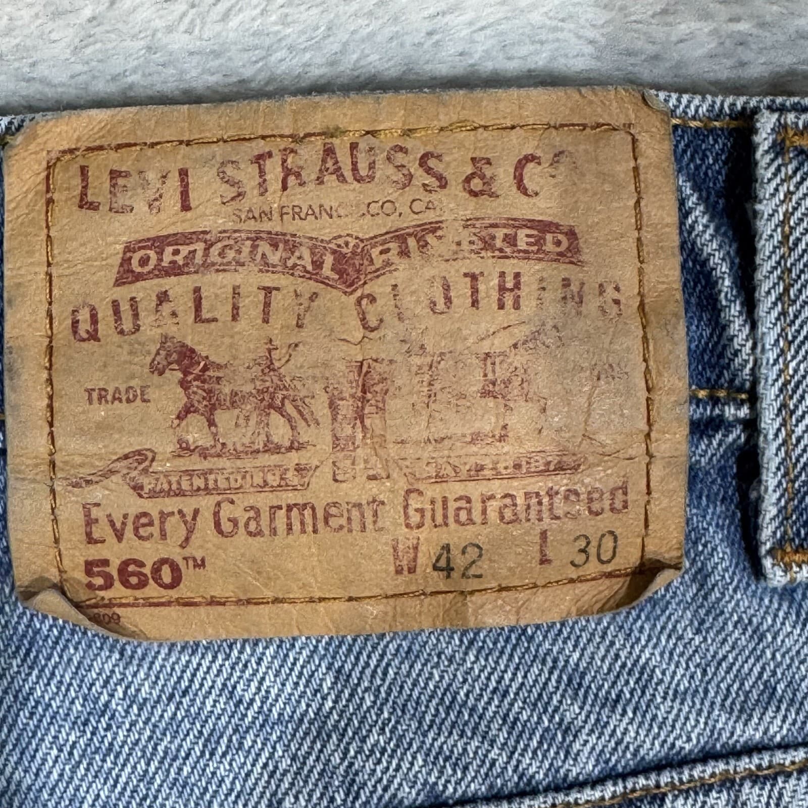 Vintage Levi's 560 Men's Jeans 42x30 Blue Denim Loose Tapered Leg - Thumbnail 4