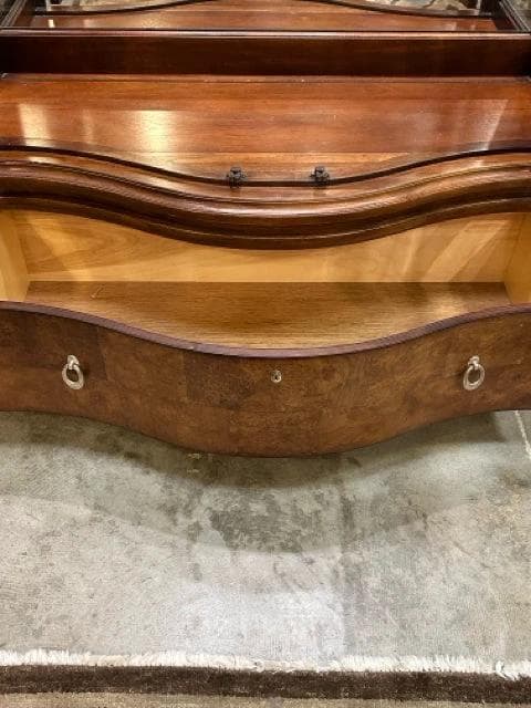 Thomasville Bogart Bel Aire Mahogany Lighted Curio Cabinet - Thumbnail 5