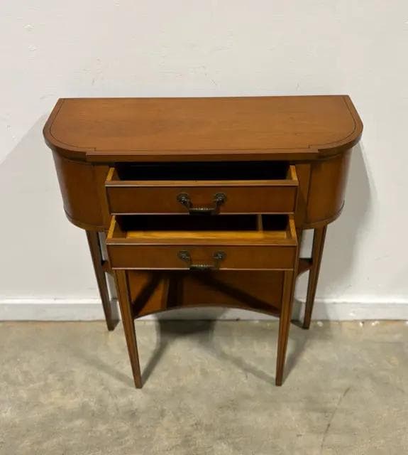 Hekman 2 Drawer Accent Table - Thumbnail 3