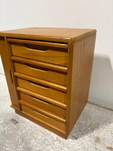 Small Oak Jewelry Box With 5 Drawers And One Door - Thumbnail 2