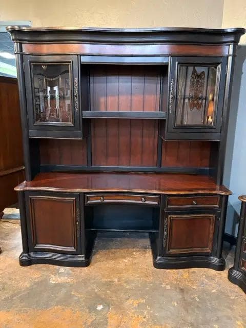 Hooker Seven Seas Desk With Lighted Hutch - Image 1