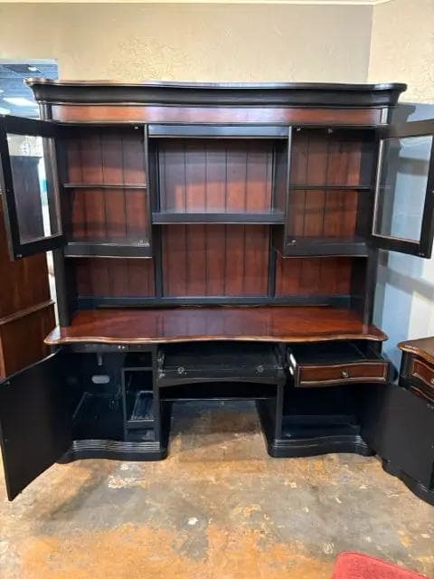 Hooker Seven Seas Desk With Lighted Hutch - Thumbnail 2