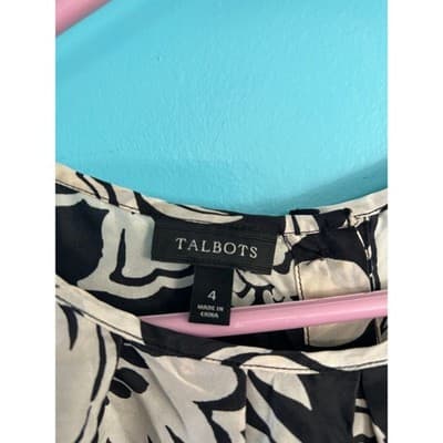 Talbots Silk Blouse Size 4 Black White Floral Sleeveless Button Back Pleated Top - Image 1